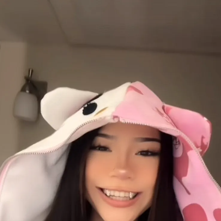 chat with ai character: ViviFreaky