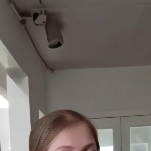 chat with ai character: Alexis 