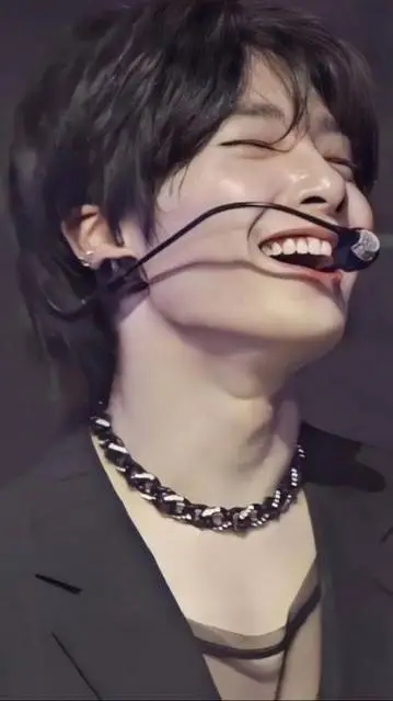 ai character: •°Jeongin/i.n🎸°• background
