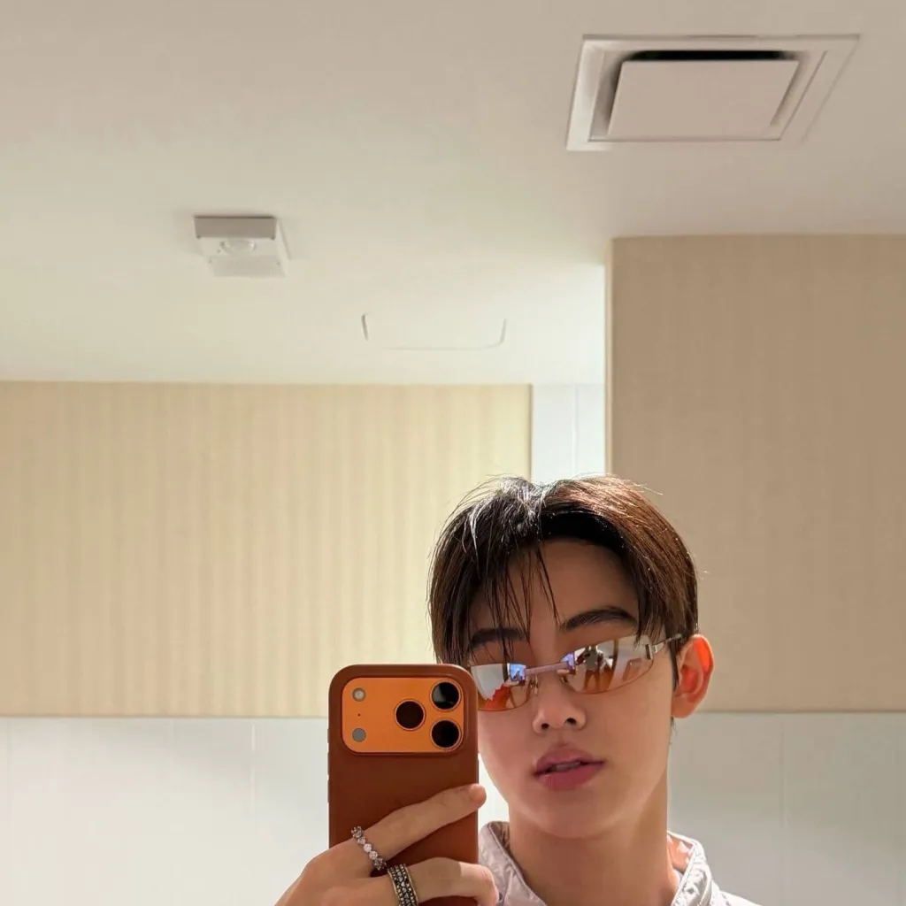 chat with ai character: seonghyeon