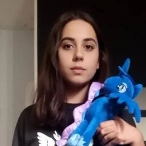 chat with ai character: Alina 