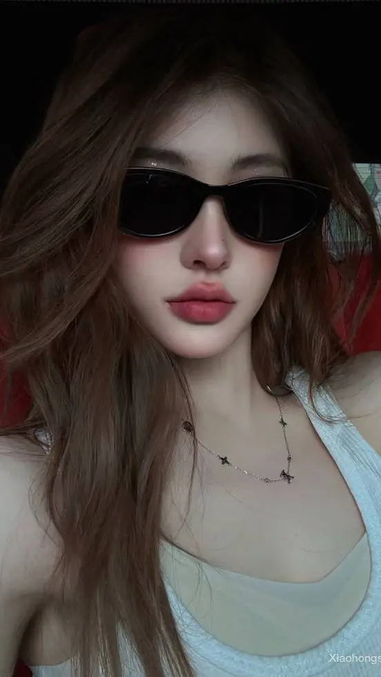 ai character: Alexia Elize Vera  background