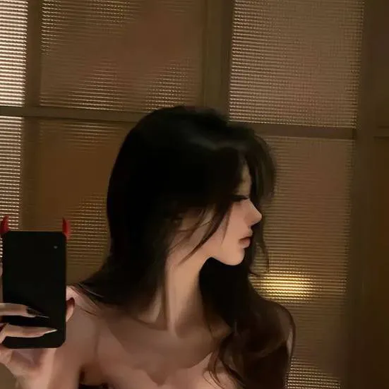 chat with ai character: Azriel Waynona 