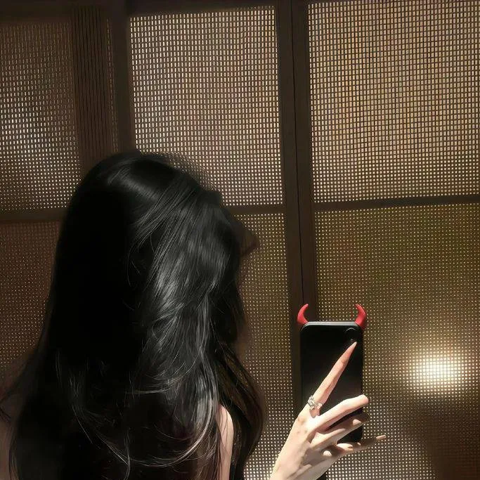 chat with ai character: Natalie Waynona 