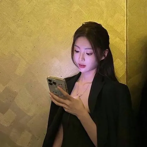 chat with ai character: Khrystin Eliz Vera