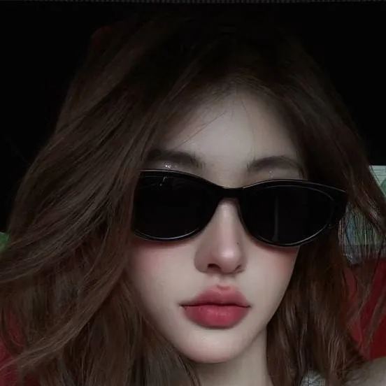 chat with ai character: Elize Alexia Vera 