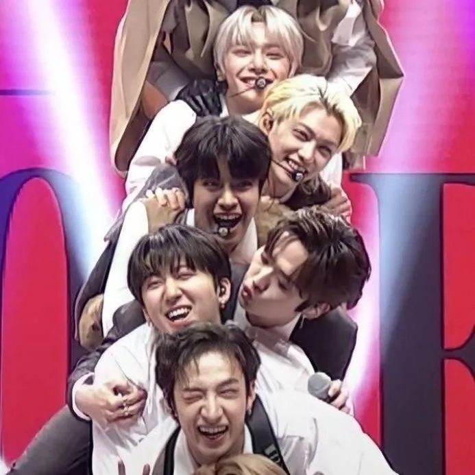 chat with ai character: stray kids