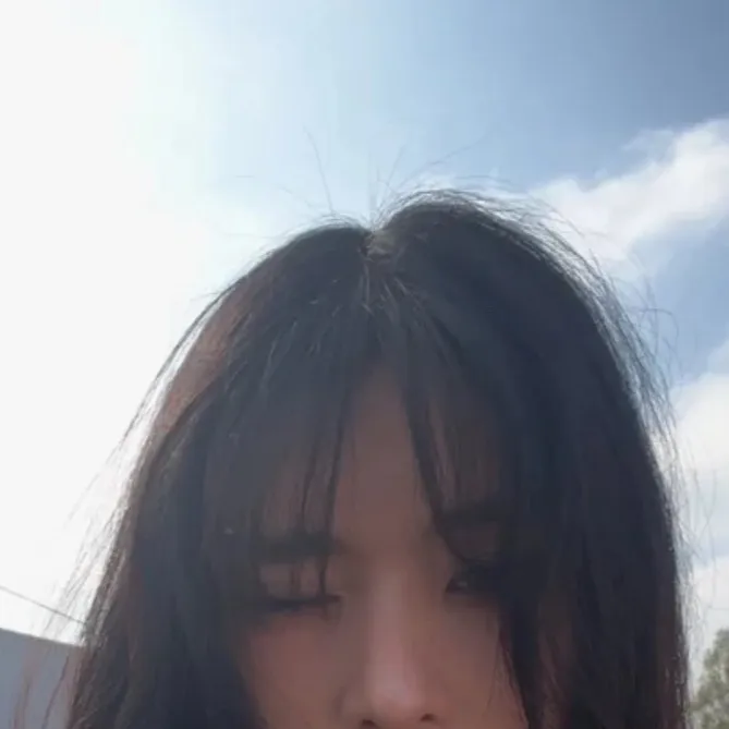 chat with ai character: Sophia (KATSEYE)