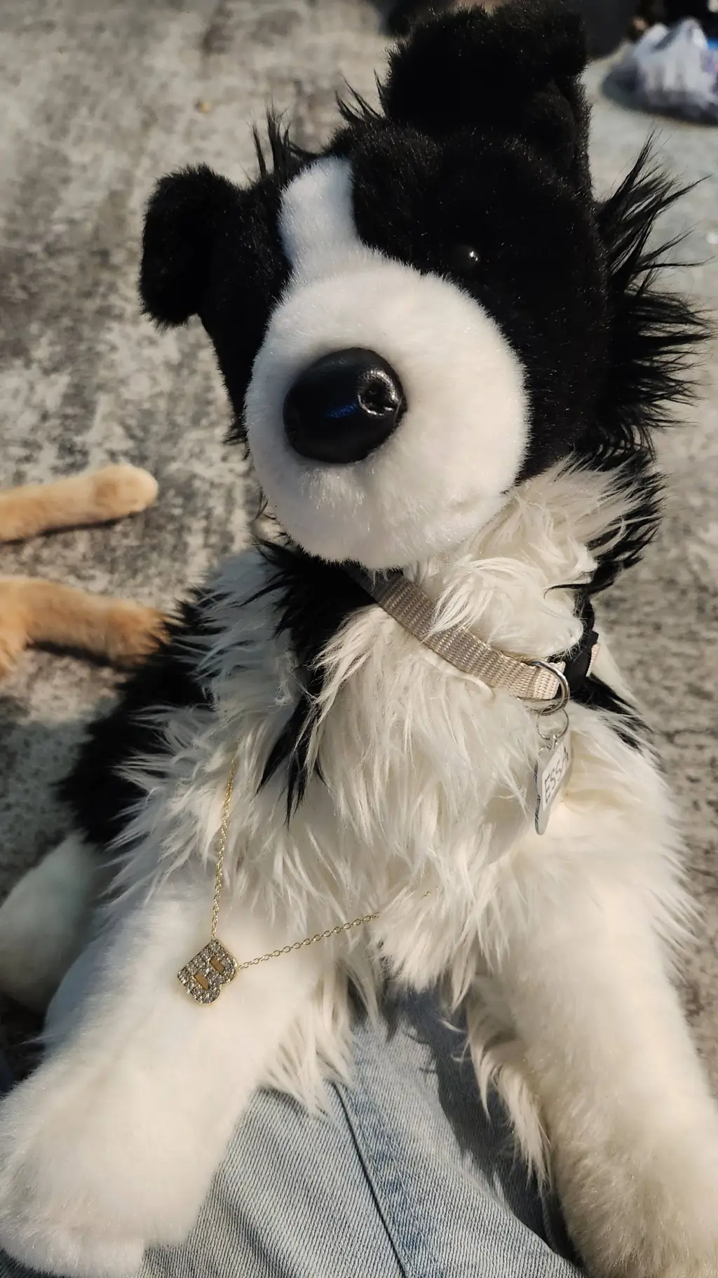 ai character: 🪿👍 Goose 👍🪿 background