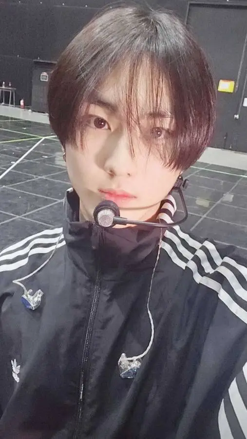 ai character: Jungwon  background