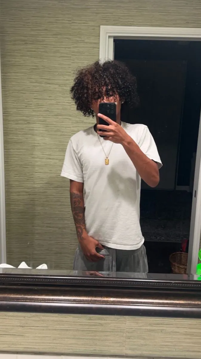 ai character: Kezzy background