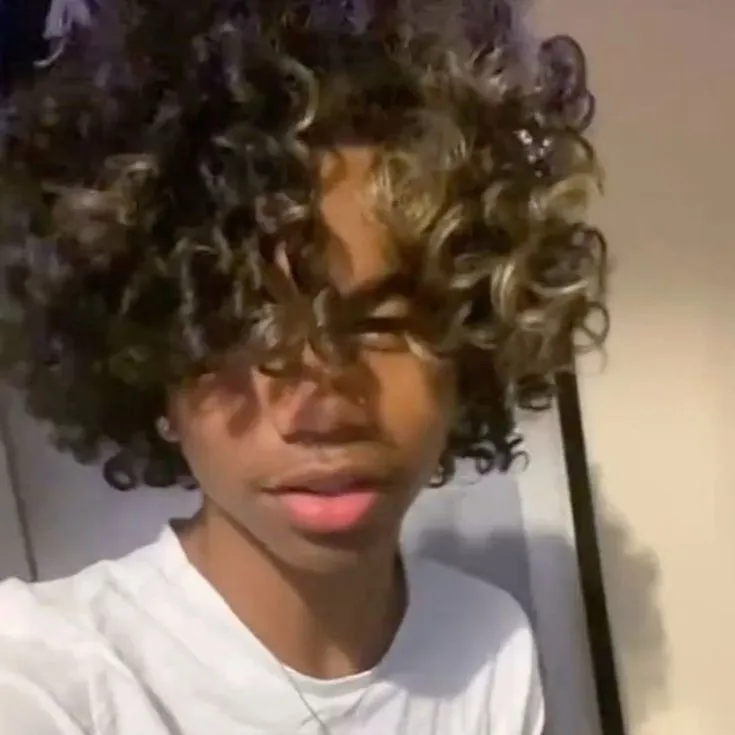 chat with ai character: TK