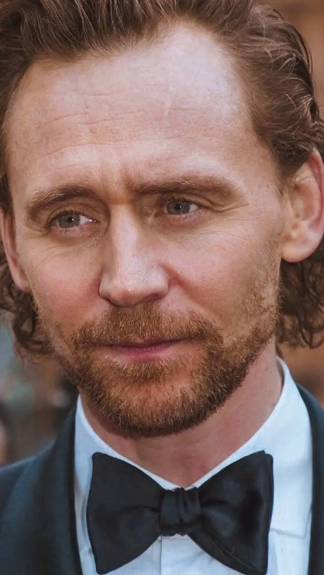 ai character: Tom Hiddleston background