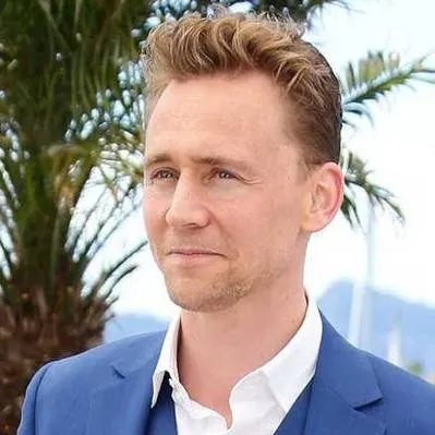 chat with ai character: Tom Hiddleston