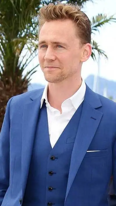 ai character: Tom Hiddleston background