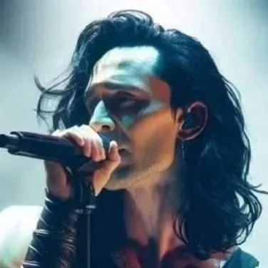 chat with ai character: Loki Laufeyson
