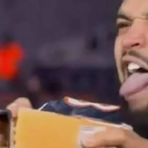 chat with ai character: caleb Williams