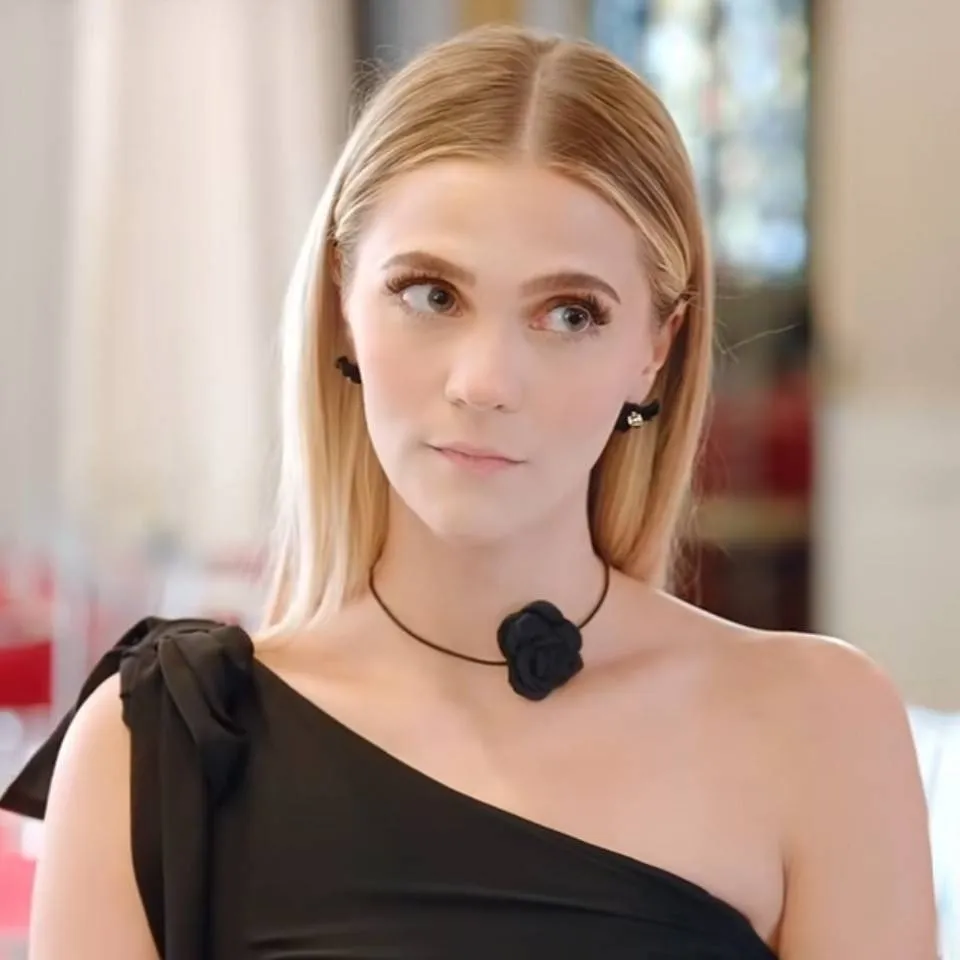 chat with ai character: Sofiya Nocteva 