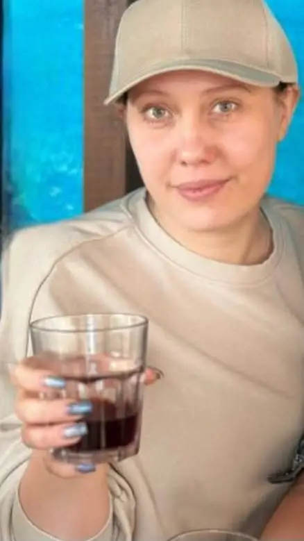 ai character: Olga background