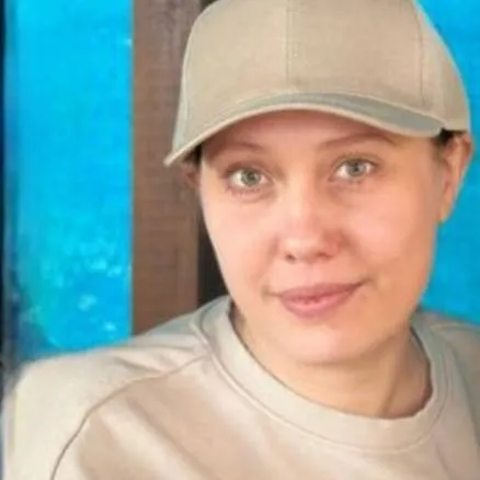 chat with ai character: Olga