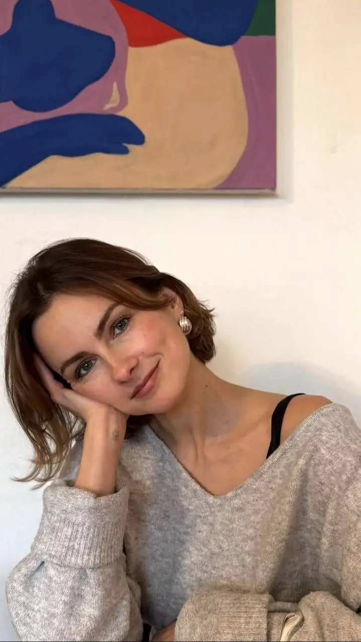 ai character: Viktoria Merkulova background