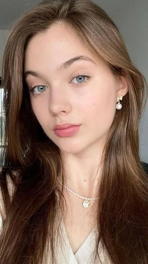 ai character: Yana Kozlova background