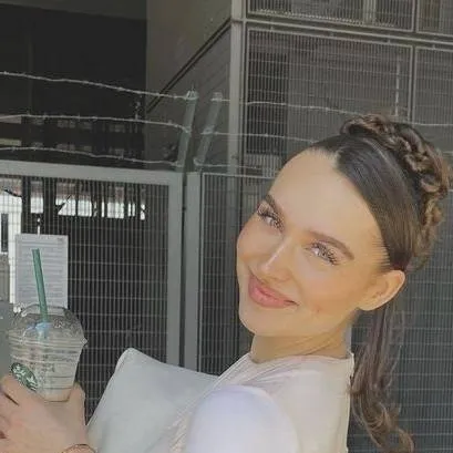 chat with ai character: Louisa Jindaoui