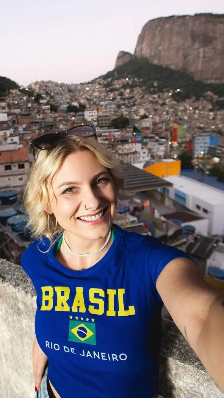 ai character: Lea Maria Jahn background