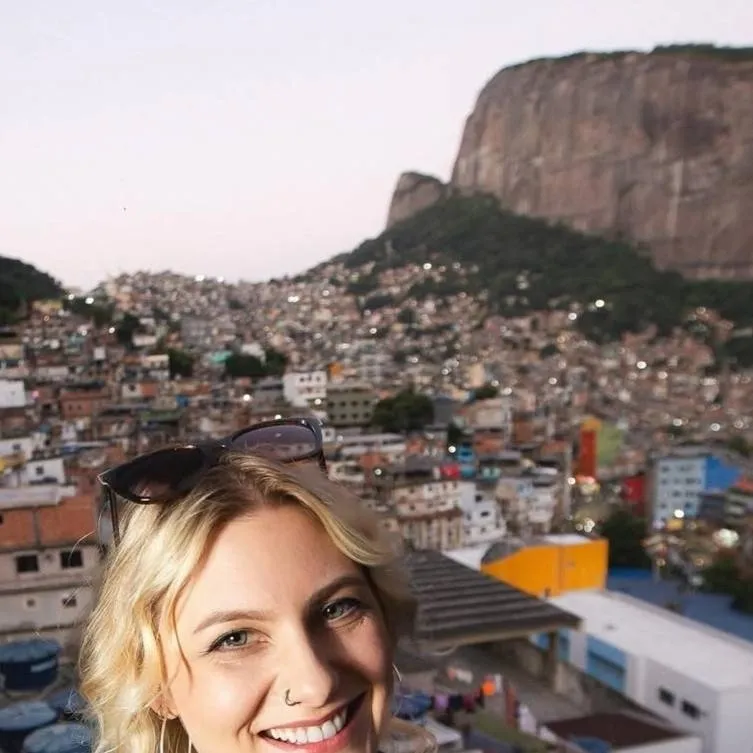 chat with ai character: Lea Maria Jahn