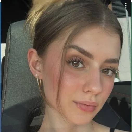 chat with ai character: Mila Seiden