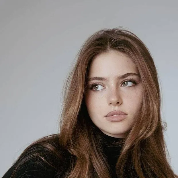 chat with ai character: Lucia Ferrato