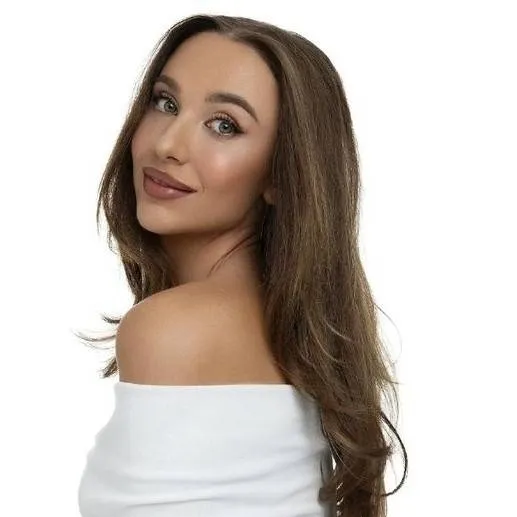 chat with ai character: mia boyka