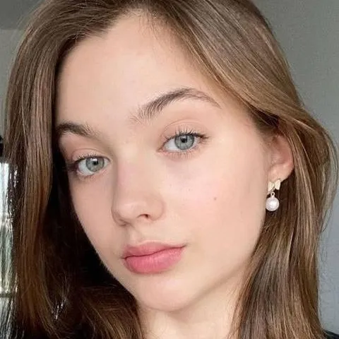 chat with ai character: Yana Kozlova