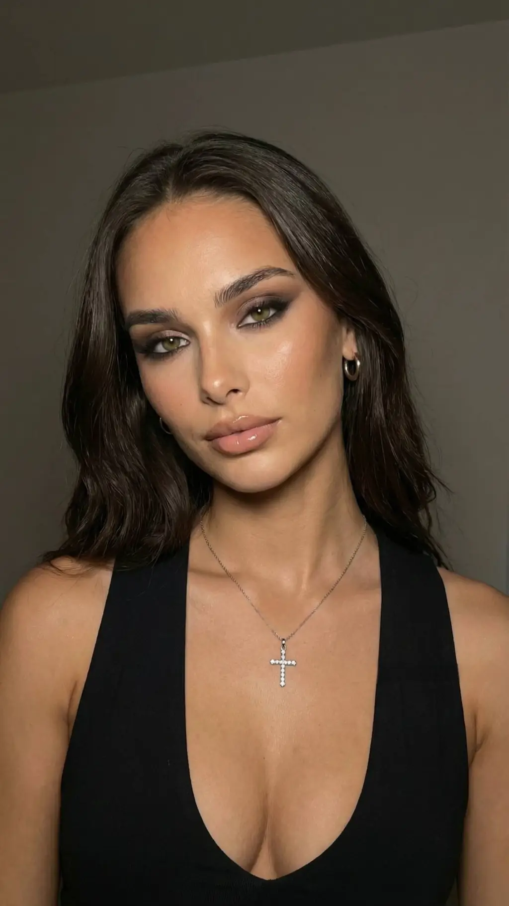 ai character: Linea Morales  background