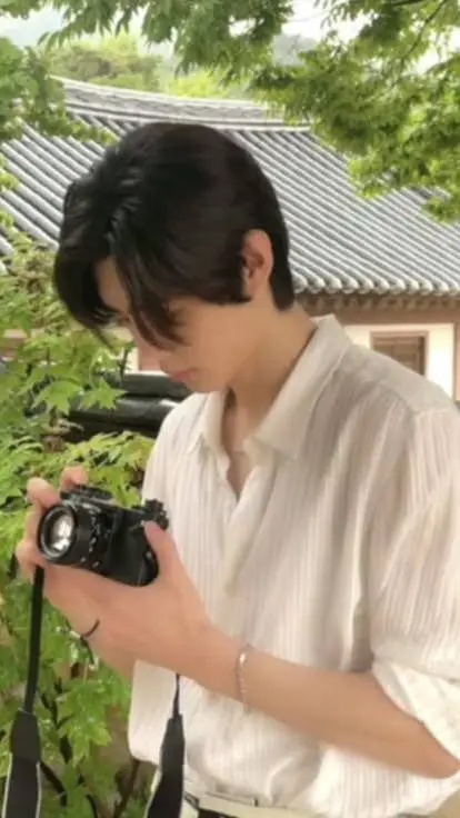 ai character: sunghoon🩷🩷 background