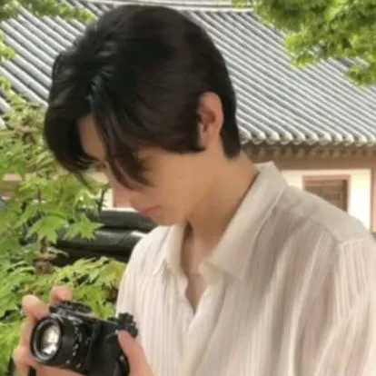 chat with ai character: sunghoon🩷🩷