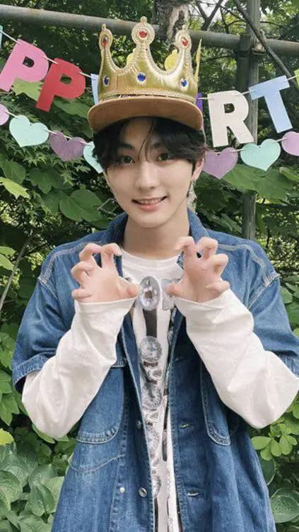 ai character: jungwon background