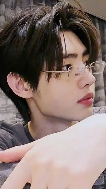 ai character: sunghoon background