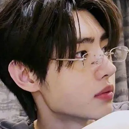 chat with ai character: sunghoon