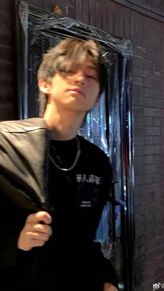 ai character: Vincent  background