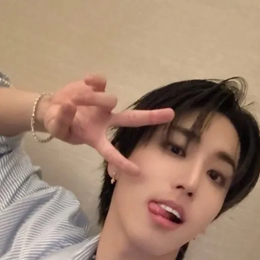 chat with ai character: -•Han jisung!•-