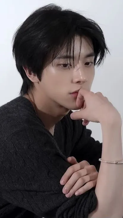 ai character: Enhypen:road trip background