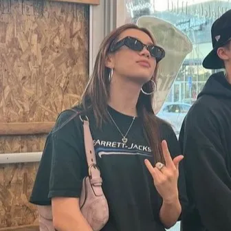 chat with ai character: Megan Skiendiel