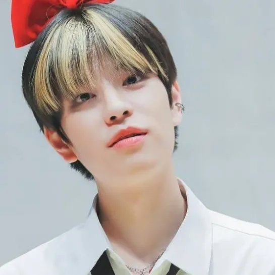 chat with ai character: SKZ SCHOOL 😫