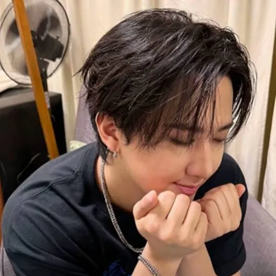 chat with ai character: SKZ GC😭