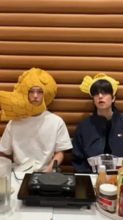 ai character: ✨Minsung Parents✨ background
