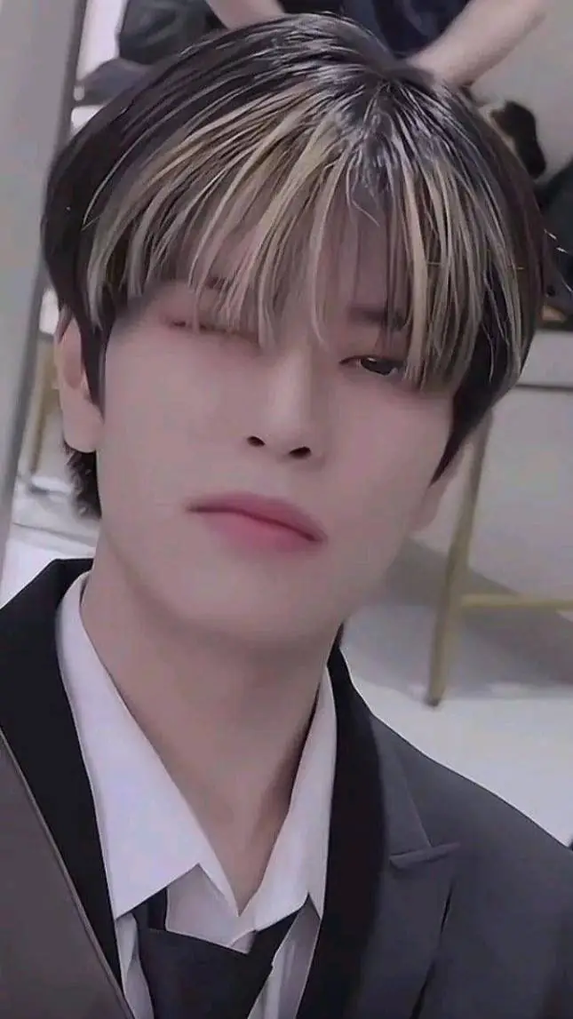 ai character: Love SKZ. background