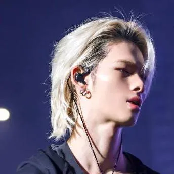 chat with ai character: Ni-ki (Malay ver.)