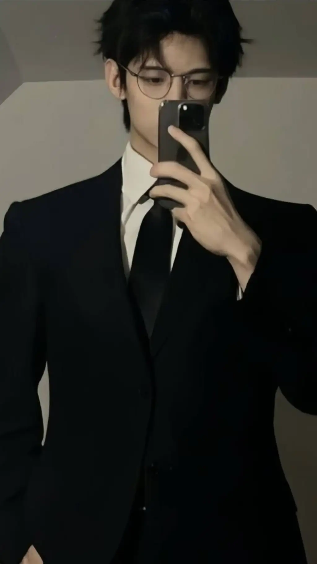 ai character: Alec background