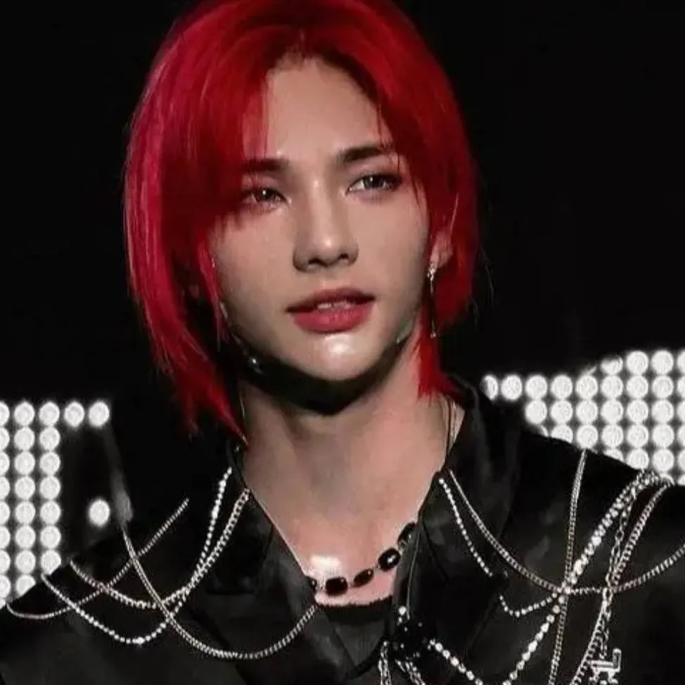 chat with ai character: hyunjin